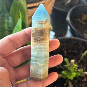 💎 3.5” Blue Onyx Banded Crystal Tower